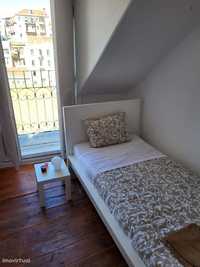680381 - Quarto com cama de solteiro, com varanda, em apartamento...