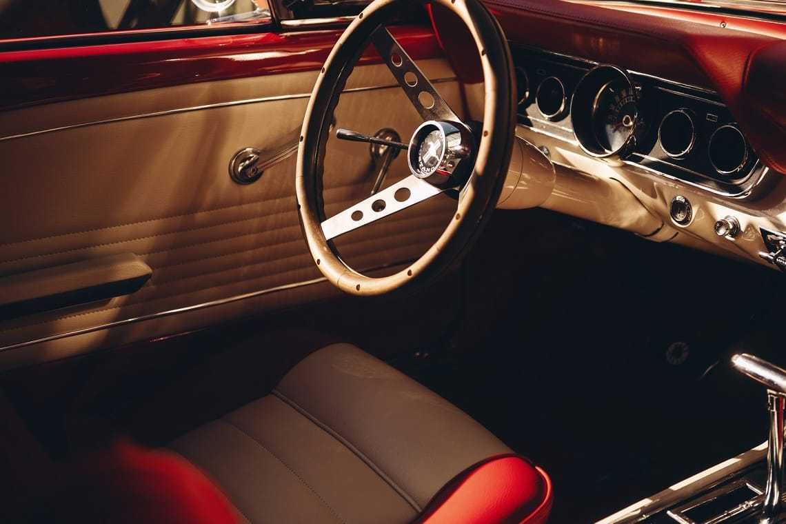 Zabytkowy samochód do  Ślubu. Mustang Cabrio 1966