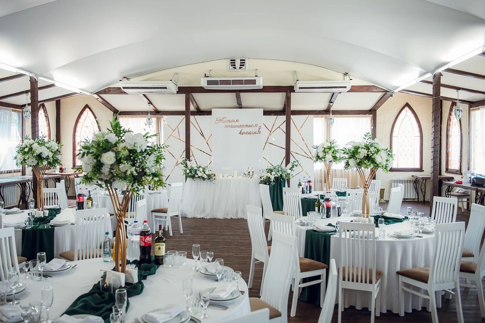 Весільний декор (виїздна церемонія, арка, стіл молодят, президія)