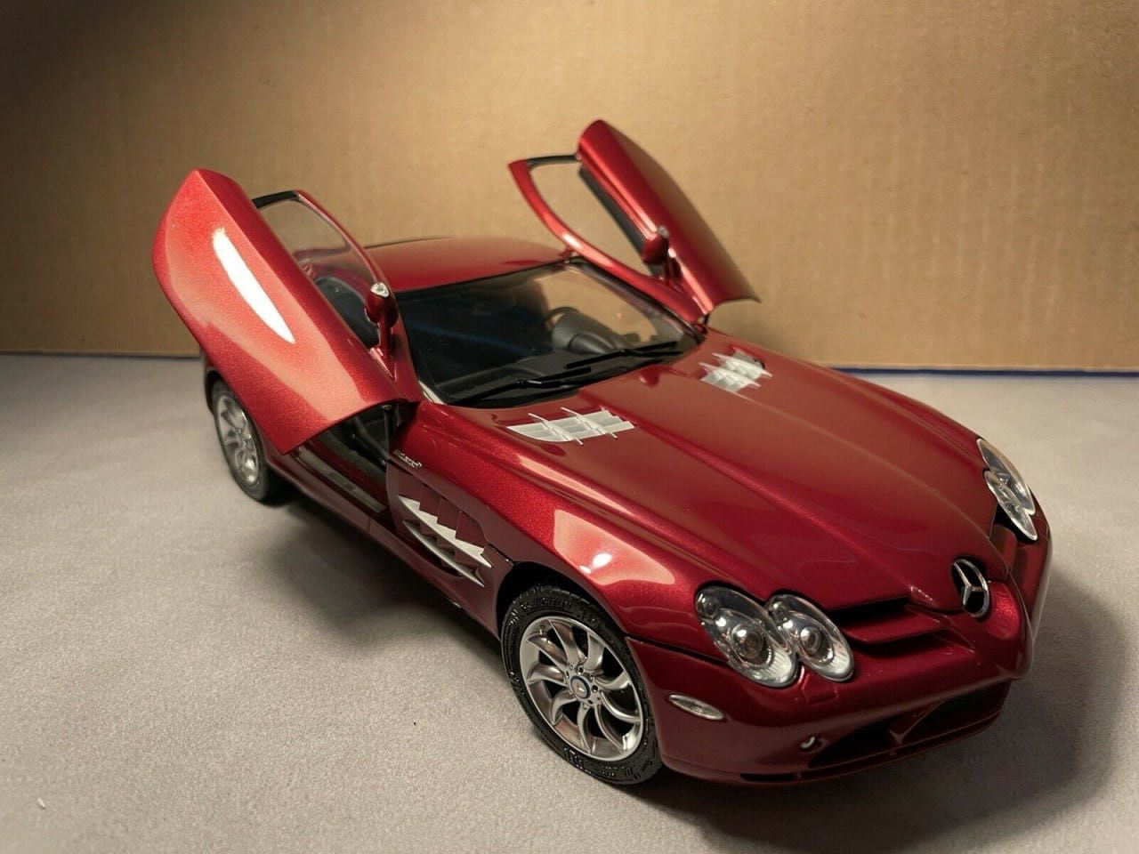 Collector's model CMC 1/18 Mercedes-Benz SLR McLaren 2003