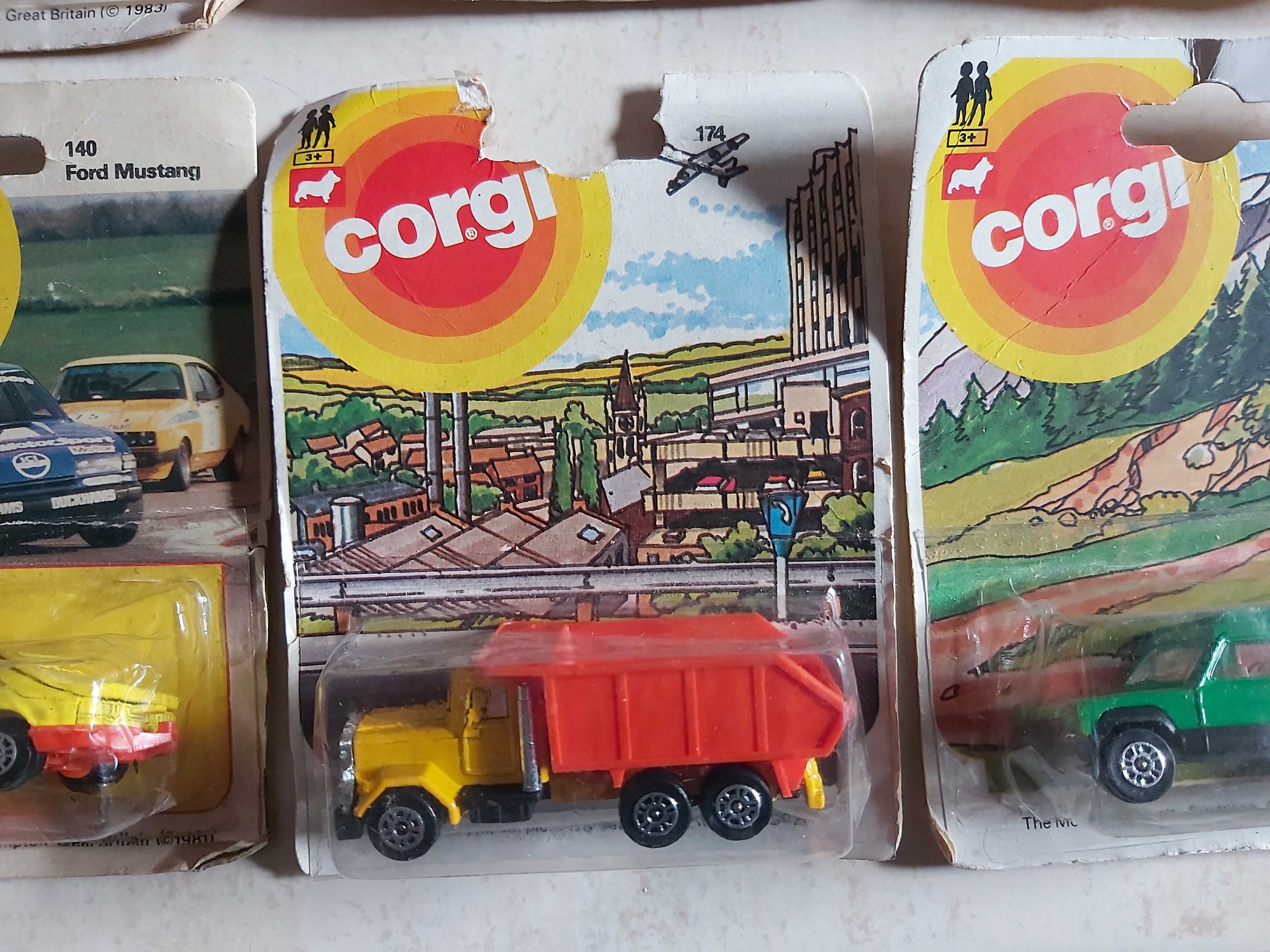 Colecção de carrinhos antigos Corgi Juniors