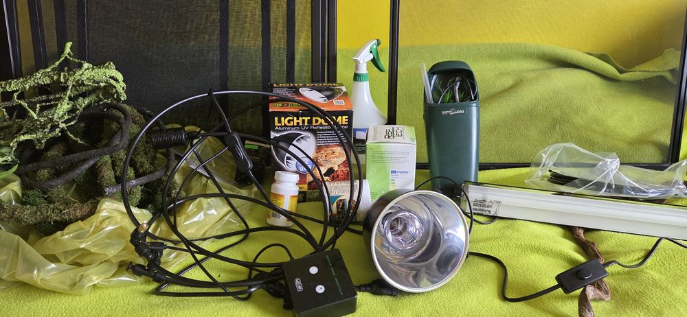 Terrarium  z akcesoriami,wodospadem,lampami itp