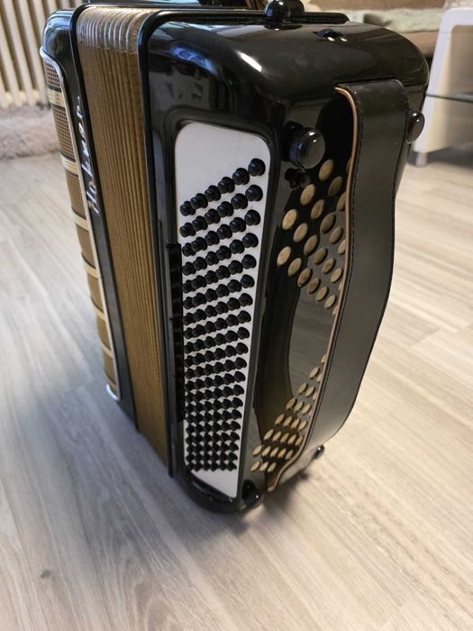 Akordeon firmy HOHNER Pirola III w super stanie