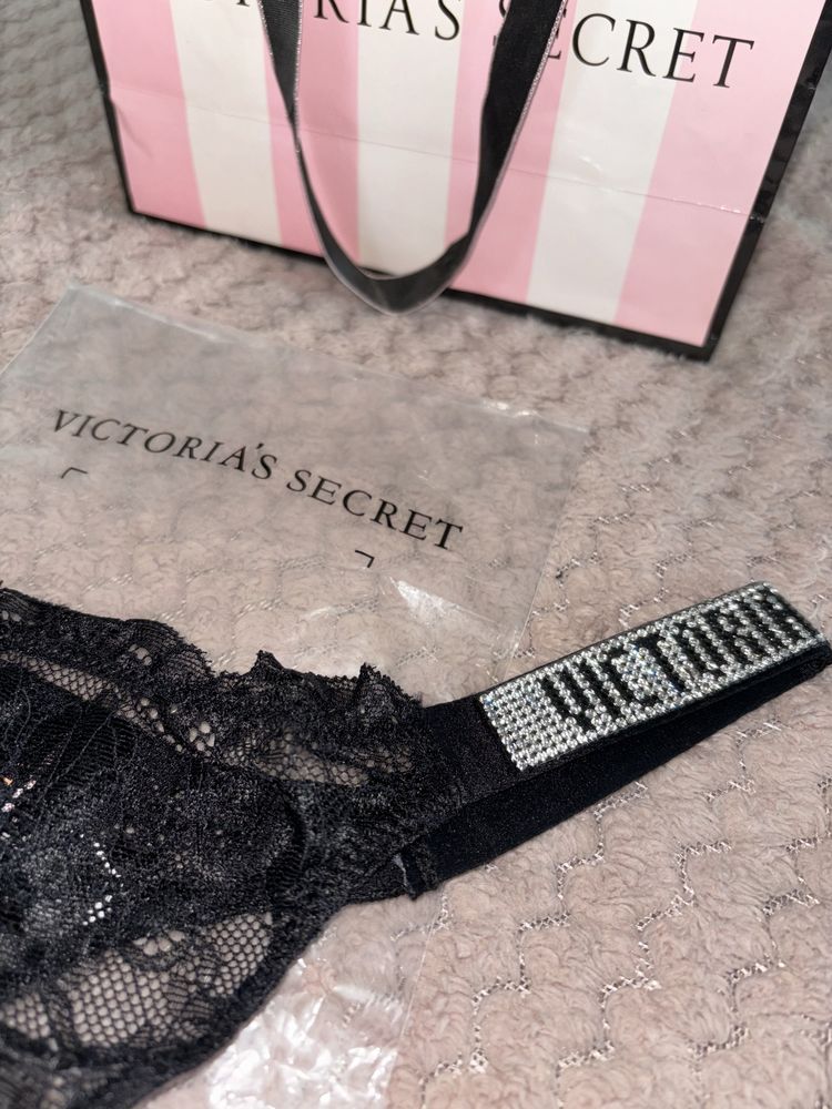 Majtki Victoria’s Secret z kryształkami