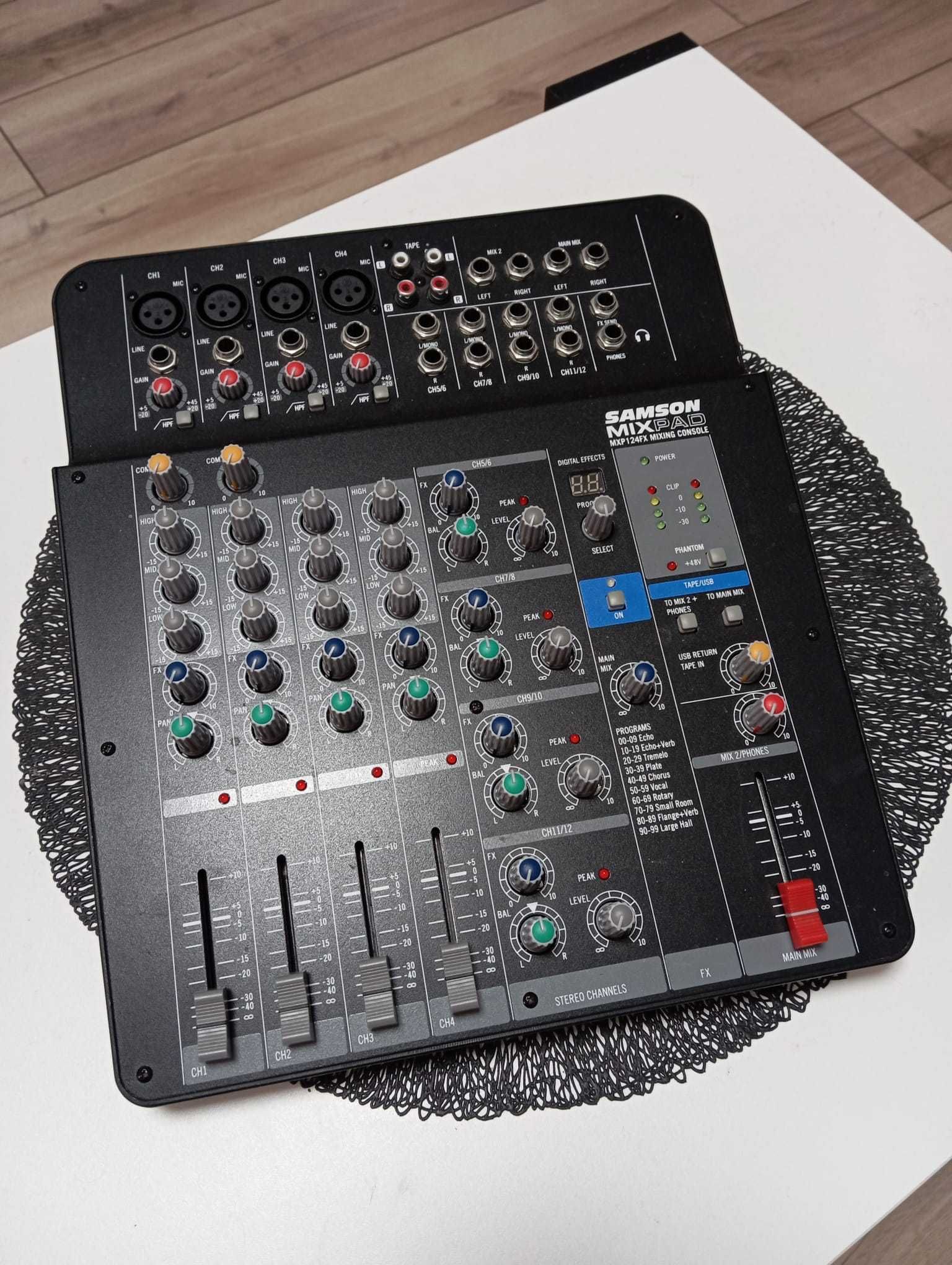 Samson MixPad MXP124FX - mikser analogowy
