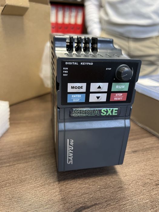 Falownik Przemiennik czestotliwosci sxe 0,75 kW