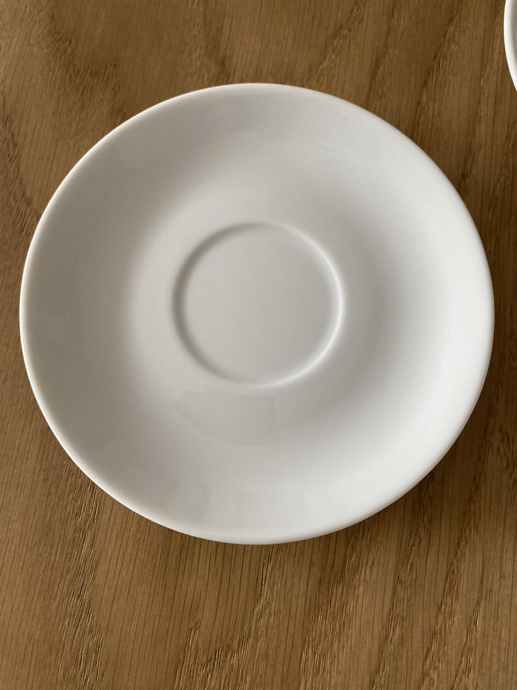 Białe małe spodki do filiżanek porcelana 2 szt
