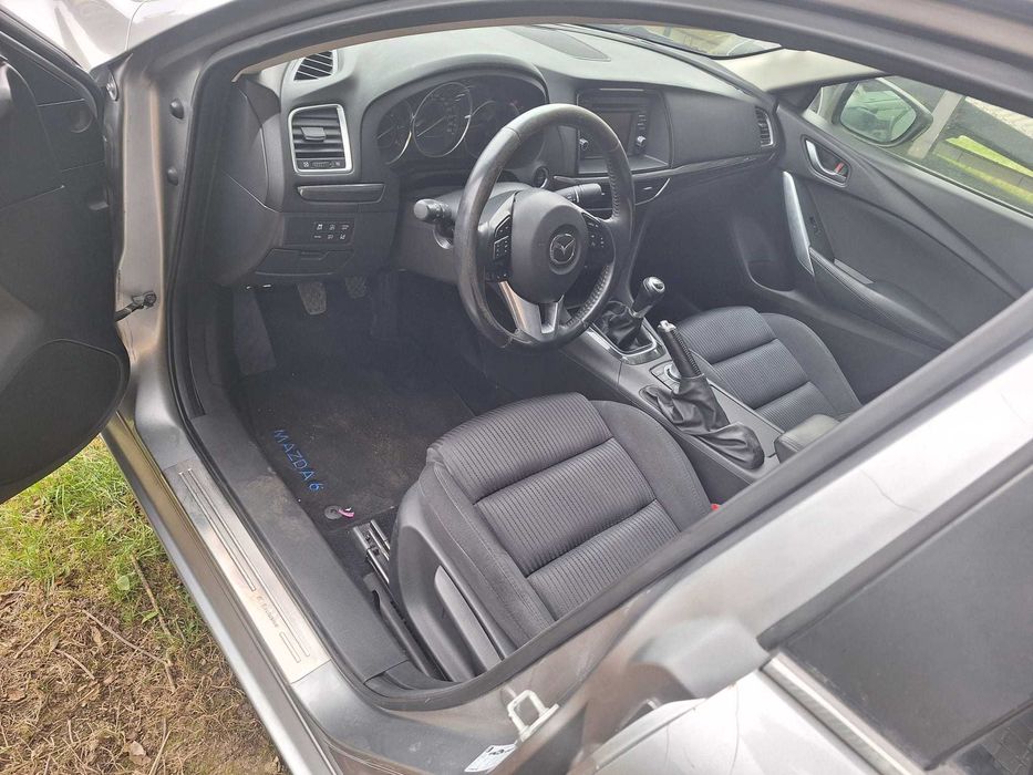 Mazda 6 ZAMIANA 2.2 diesel xenox nawigacjasedan bardzo maly przebieg