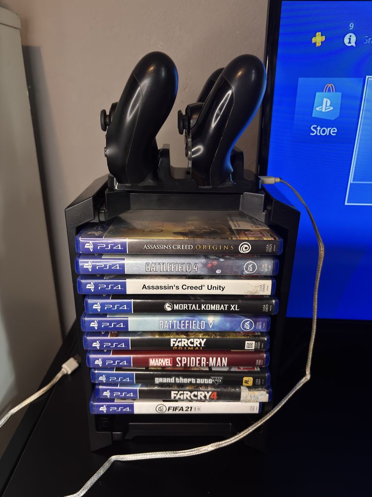 PS4 Slim + 2 pady + Gry + Stojak na gry