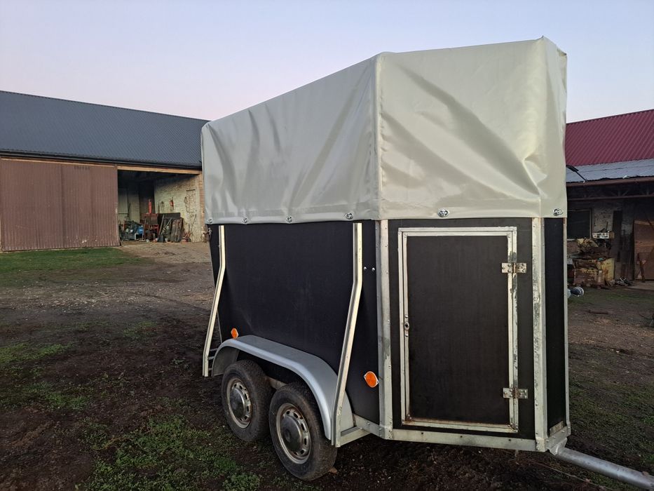 Przyczepka przyczepa do przewozu zwierząt koni super stan