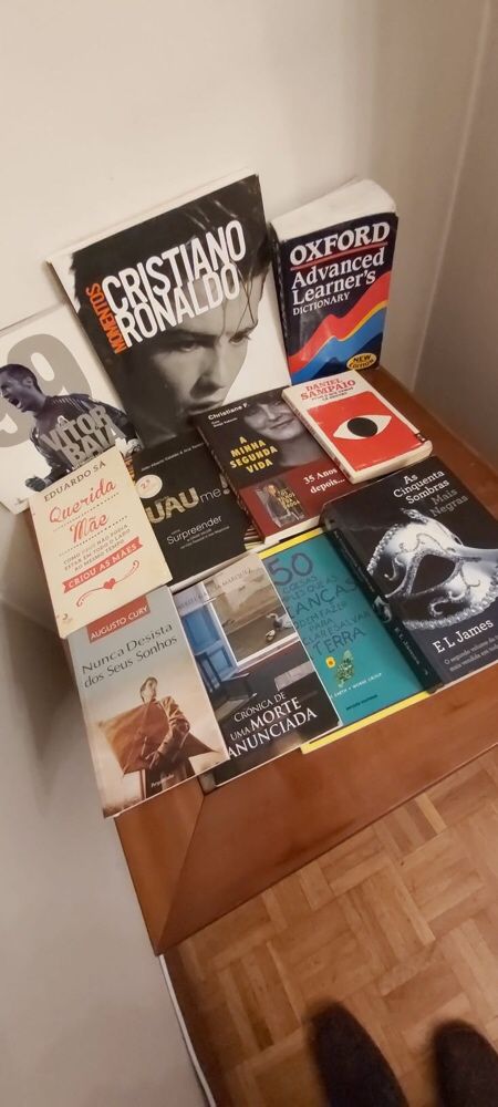 1€ 50 Cada livro  atual e em ótimo estado