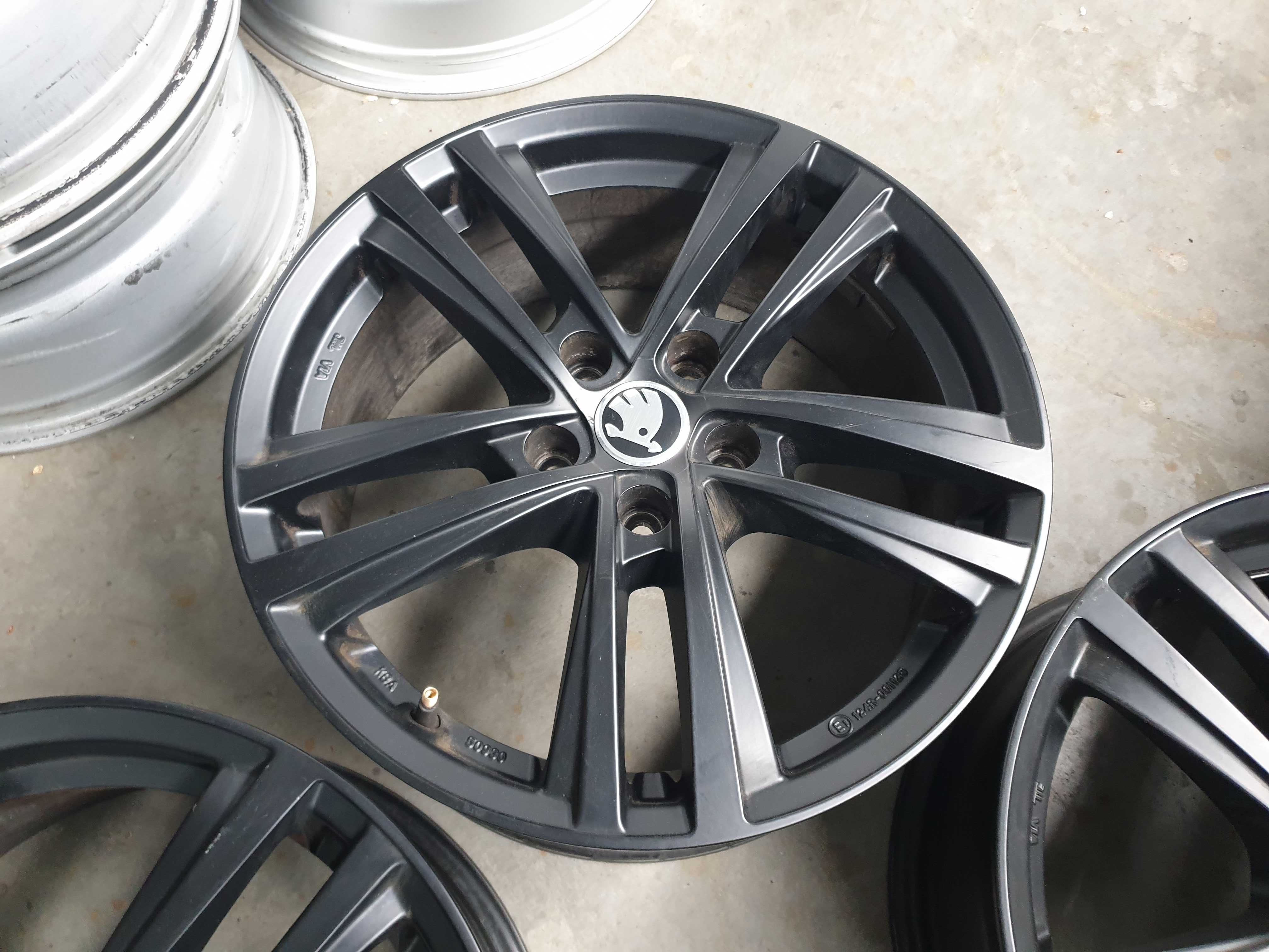 Alufelgi 16" Skoda Octavia II FL III IV VRS SuperB 5x112 Scout Karoq