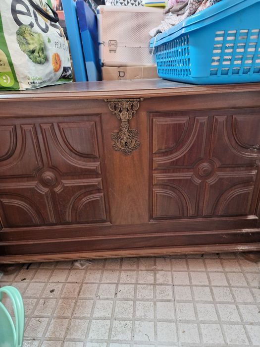 Arca de madeira para arrumação