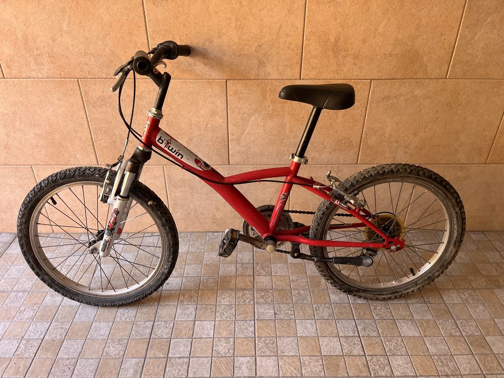 Trotinete e bicicletas