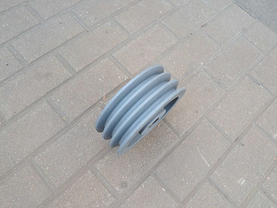 Koło pasowe ,szajba otwór fi 32mm ,średnica całkowita 19cm.Wysyłka