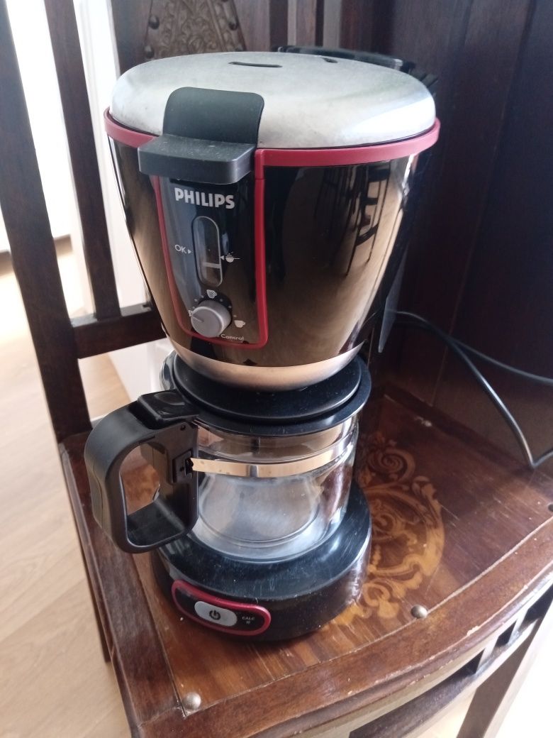 Máquina de café Philips.   
Nova