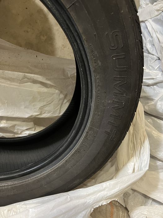 Літня резина шини 235/60/18 в гарному стані