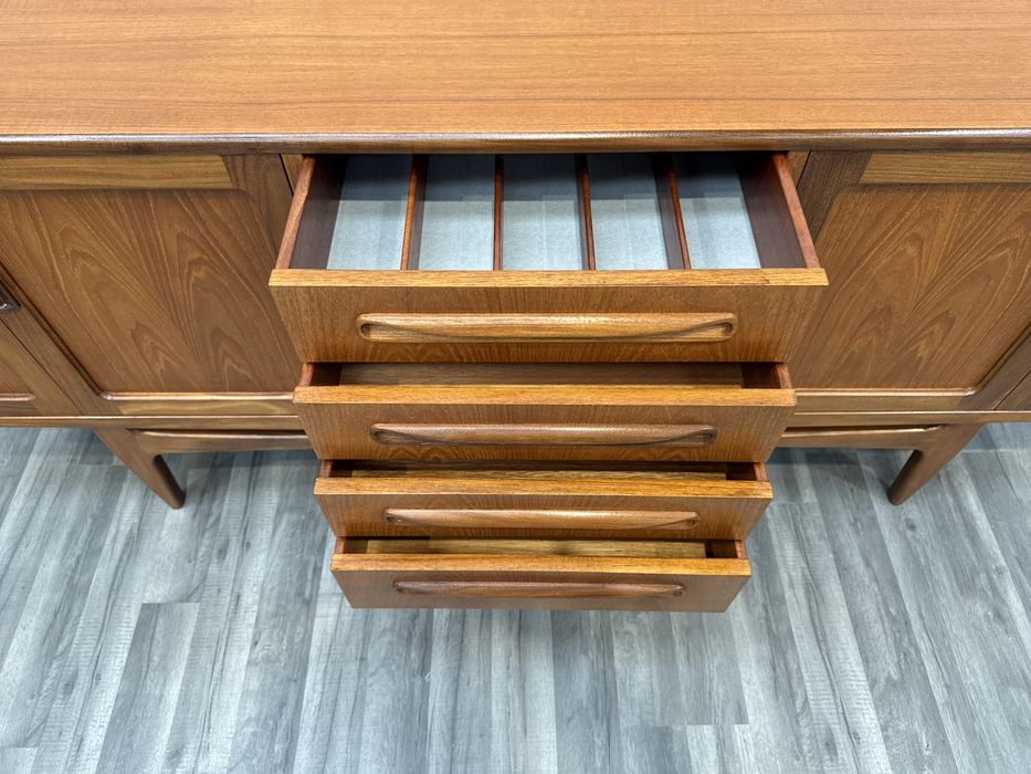 Mid century Aparador