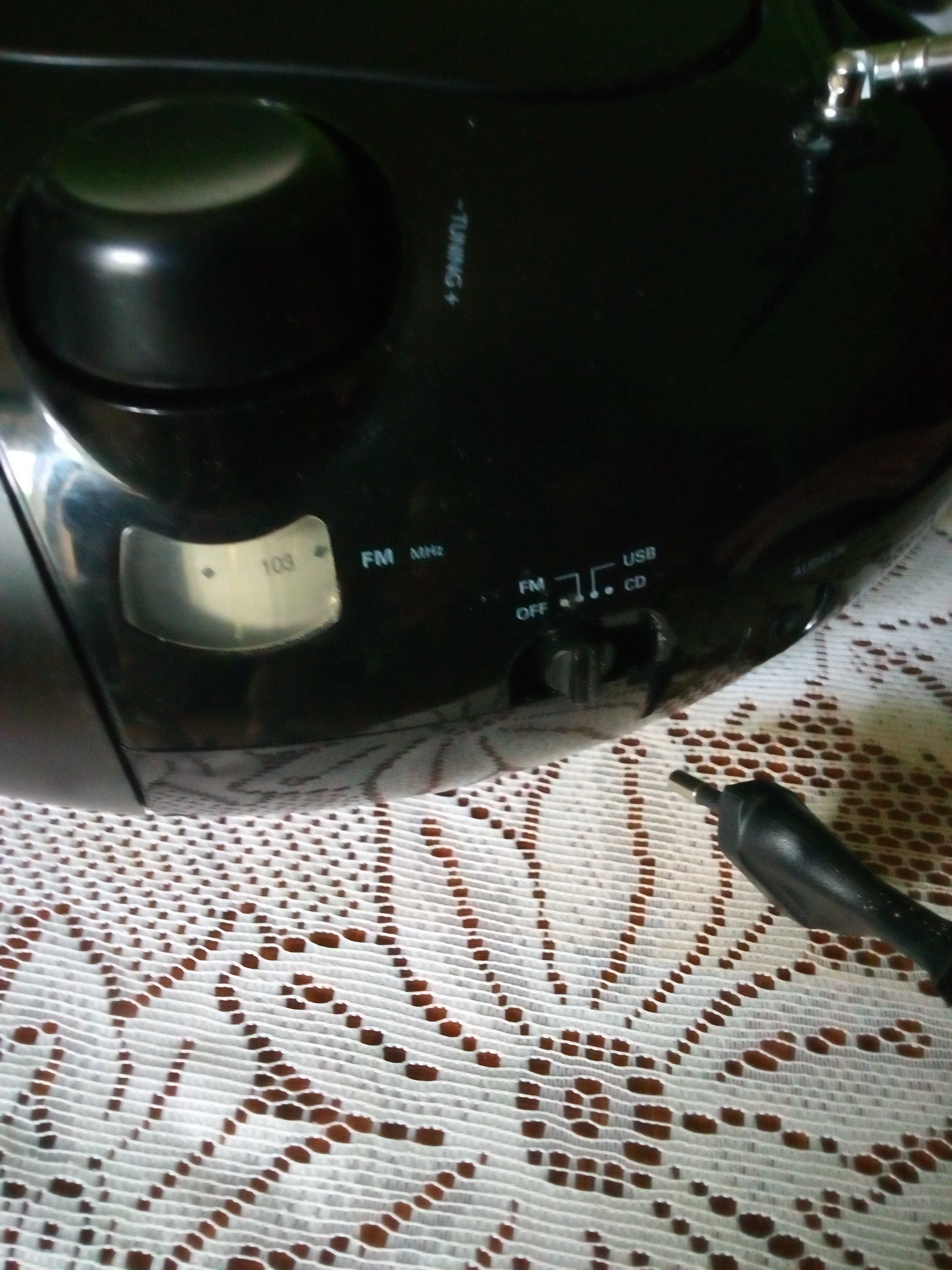 Radiomagnetofon Philips  z cd  usb itd taniocha