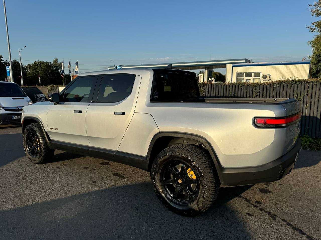 RIVIAN R1T Adventure 2023