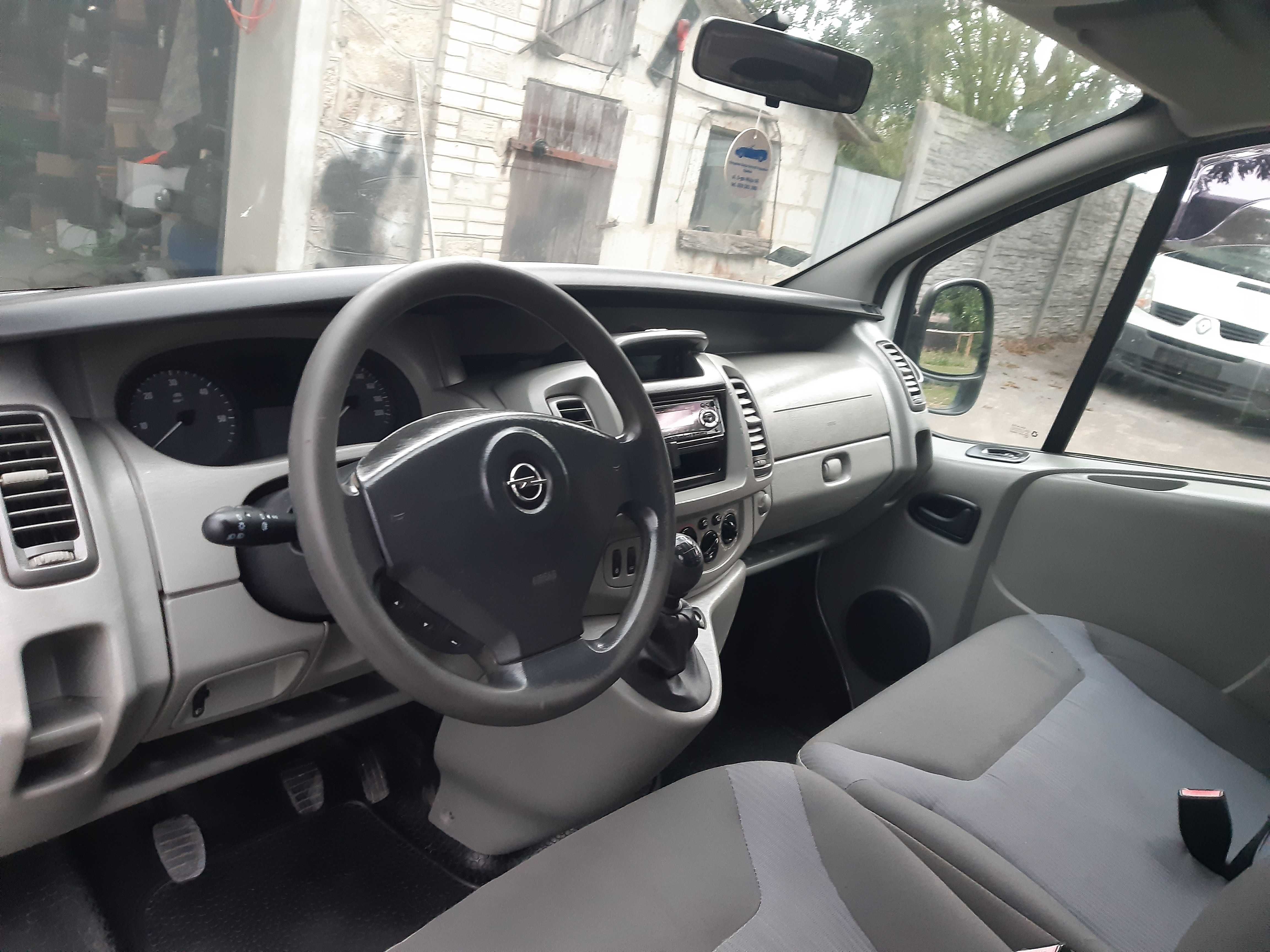 Opel Vivaro 2,0 115 KM klima nowe wtryski niski przebieg