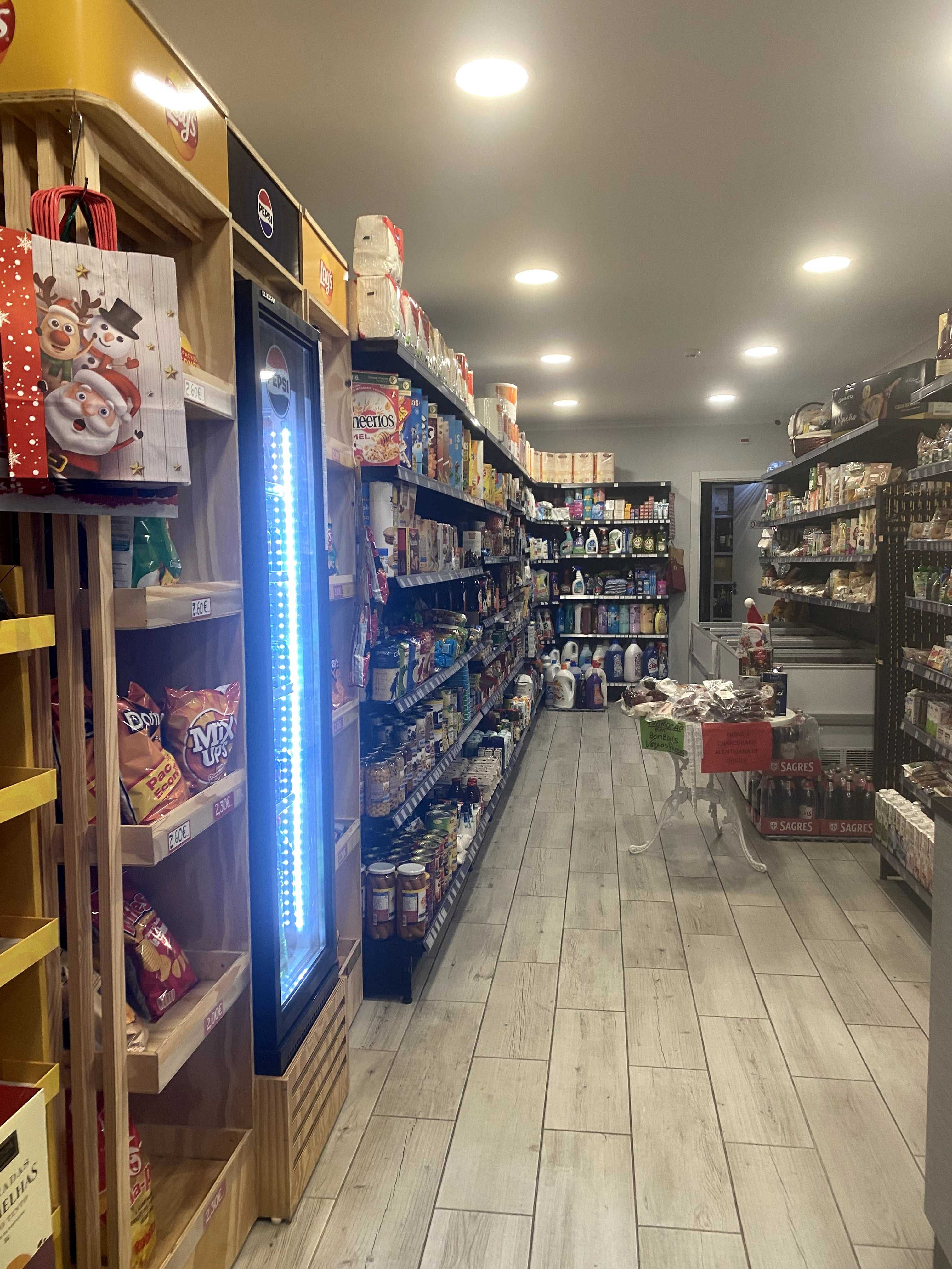 Mercearia na rua Ferreira de Castro lote 181, Pinhal Novo