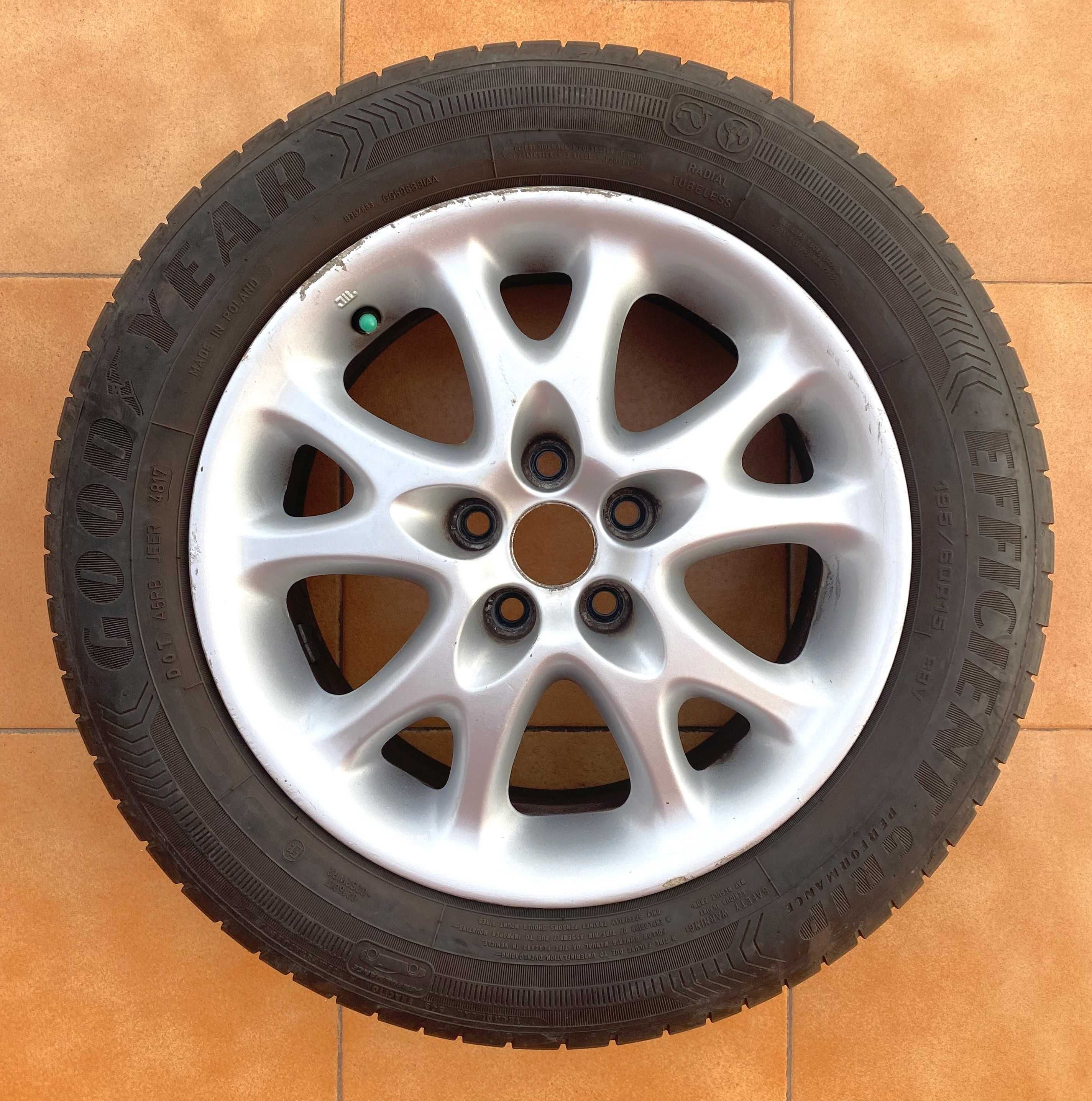 4 Jantes originais Alfa Romeo 15'' com pneus em bom estado