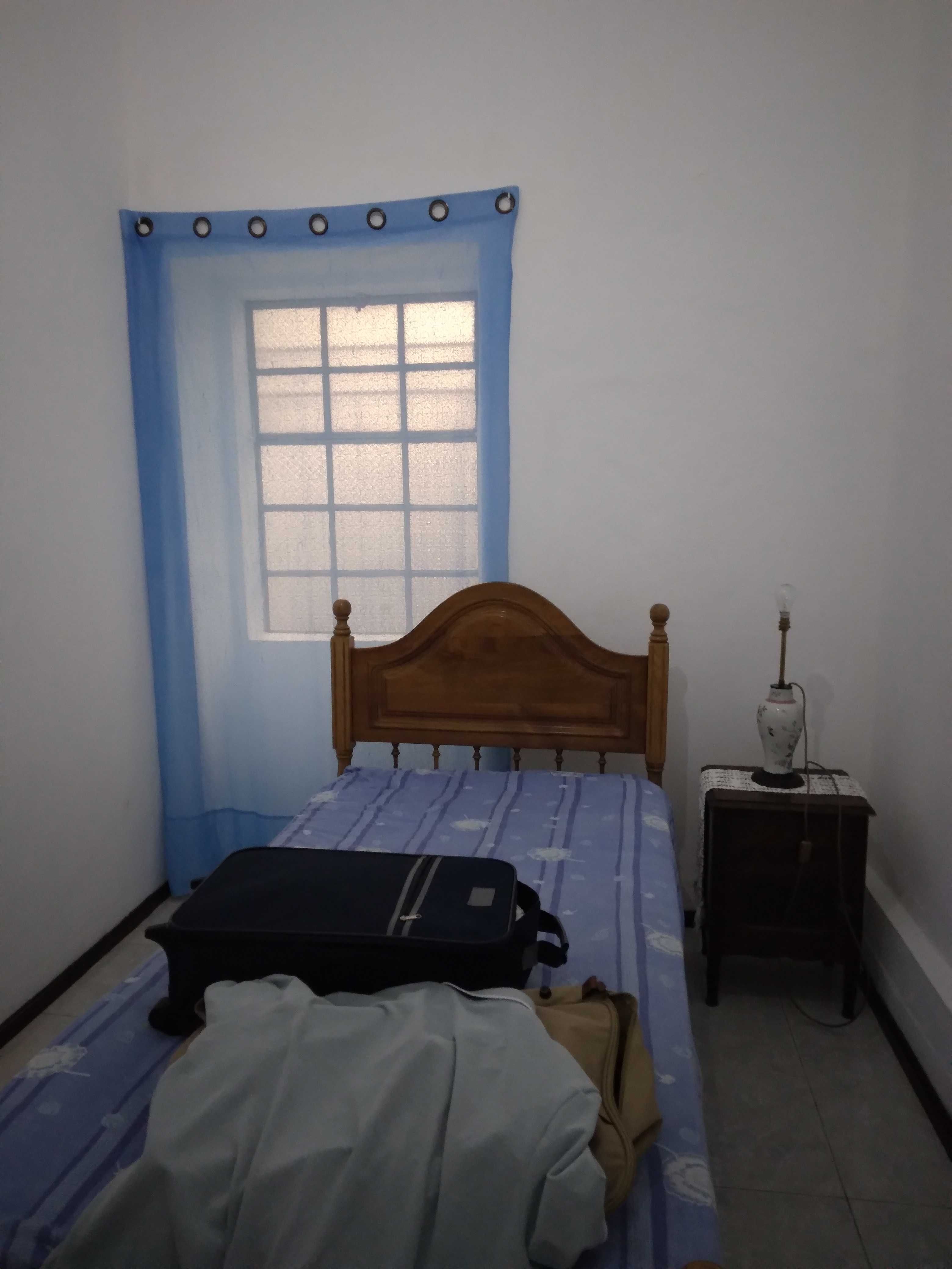 Vende -se  moradia  para restaurar