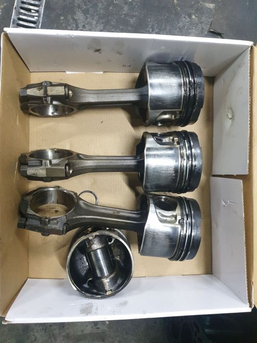 Поршень Шатун 2.5tdi 4D56U 16V Mitsubishi Pajero Sport L200