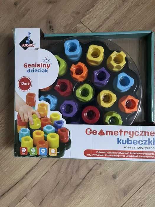 Zabawki i puzzle dla dzieci.