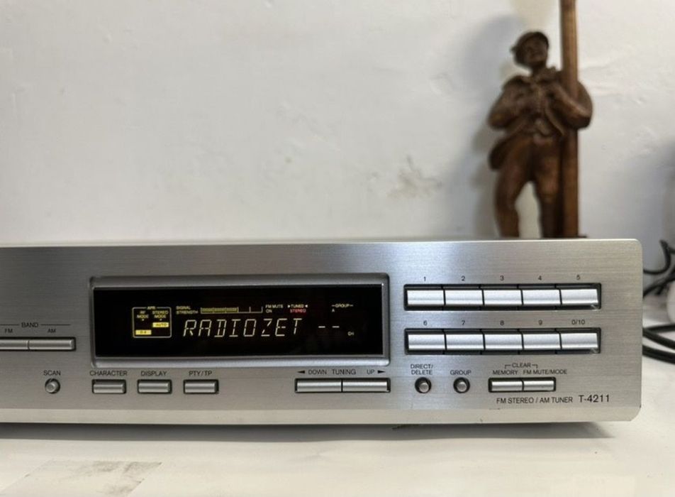 Tuner stereo Onkyo T-4211, Made in Malaysia.