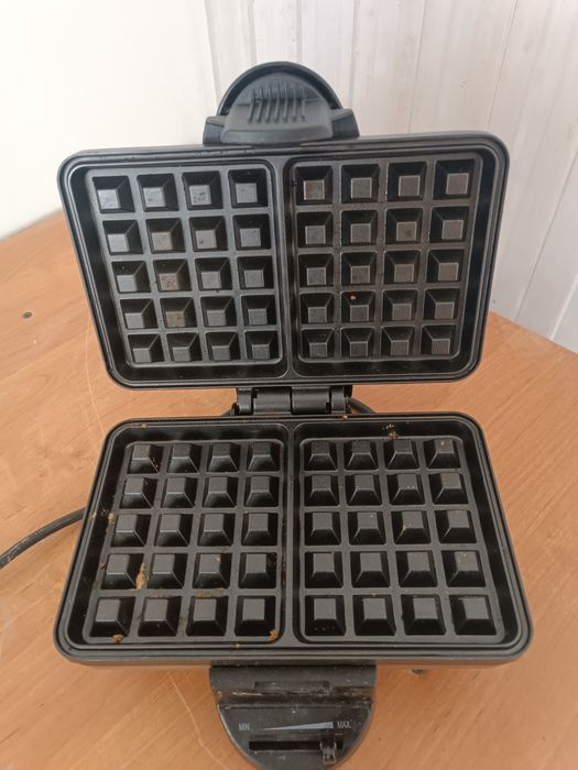 Продам нову вафельницю