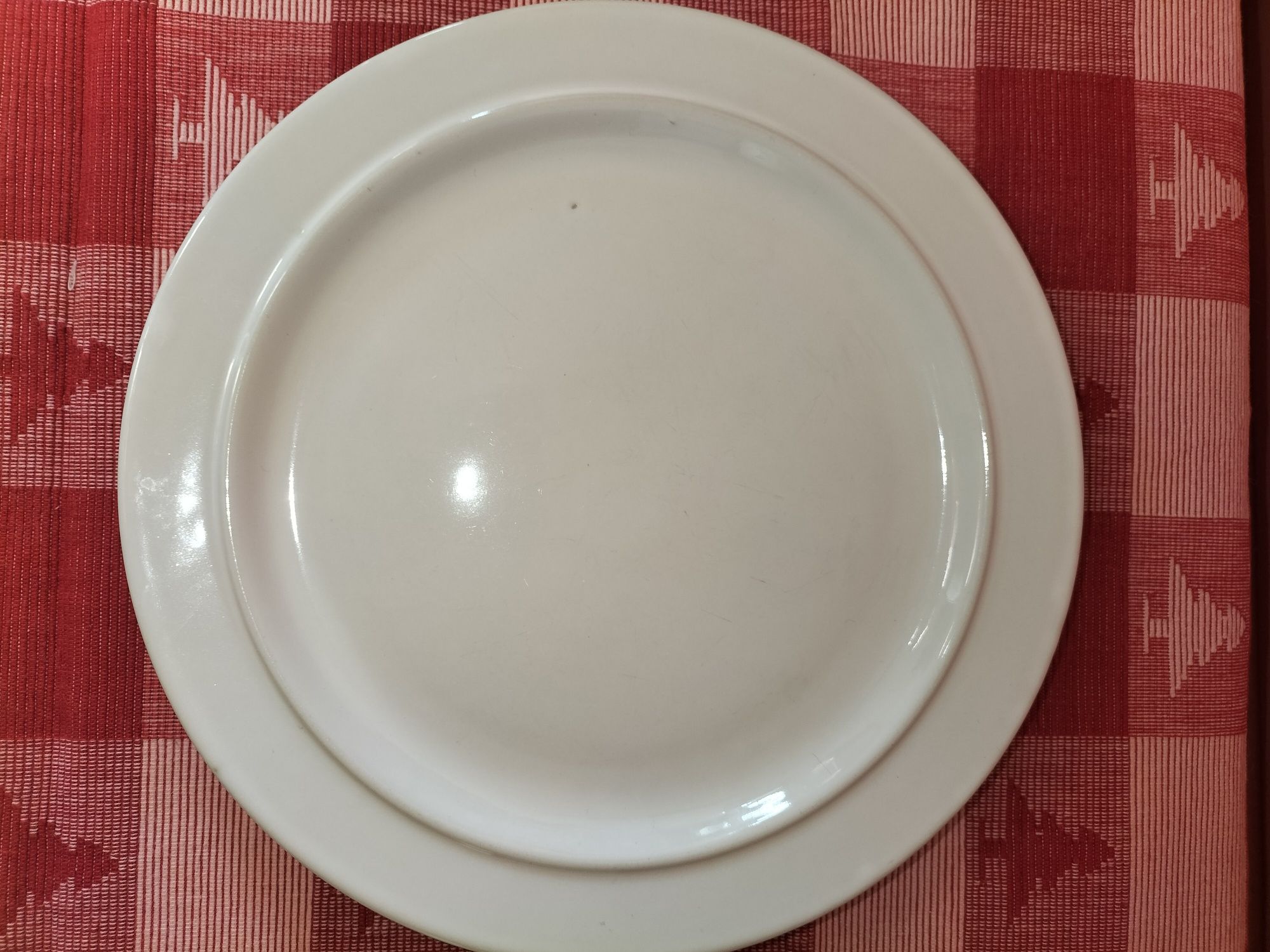 Duży,biały talerz obiadowy Tułowice, vintage