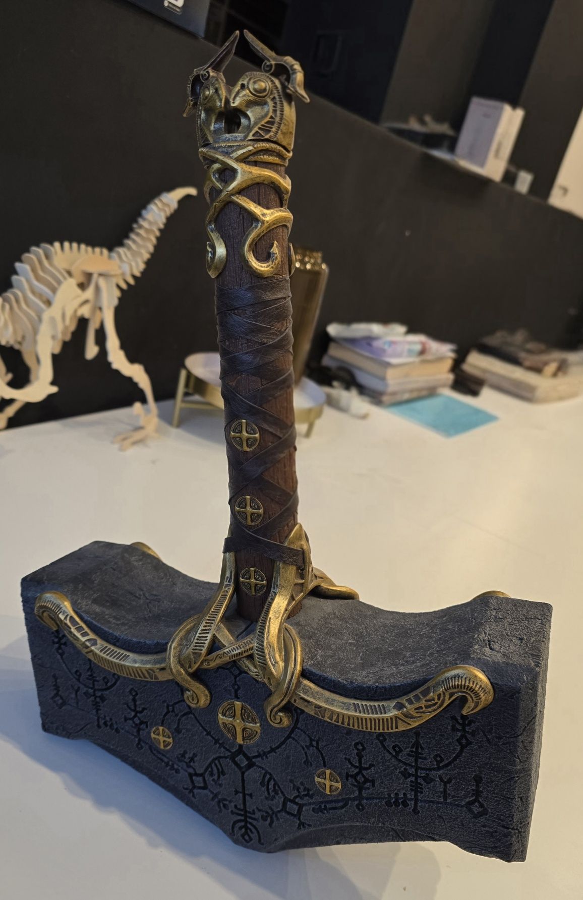God of War Ragnarok Młot Thora Mjolnir