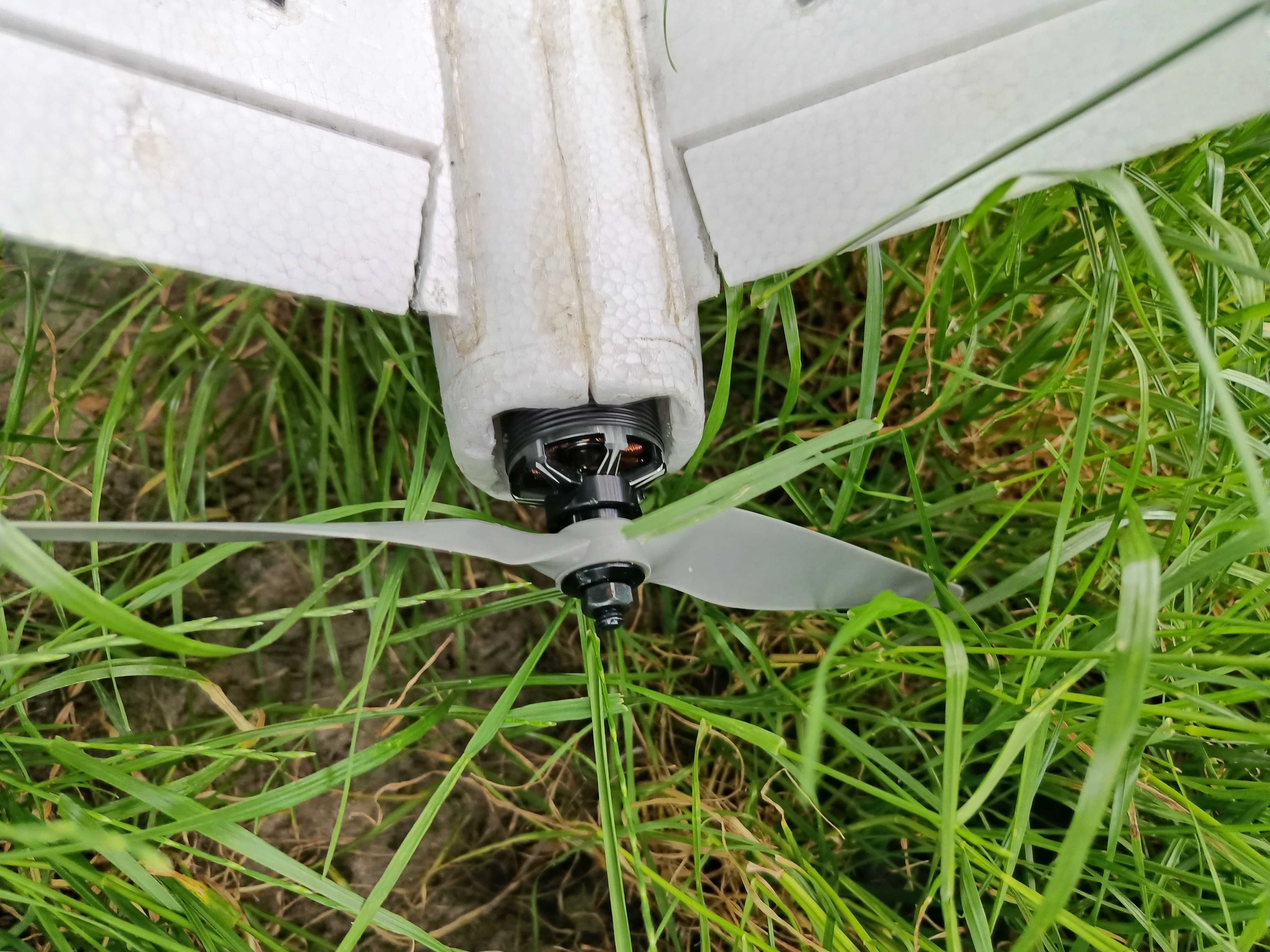 Літак mini talon 1300mm на хороших деталях.