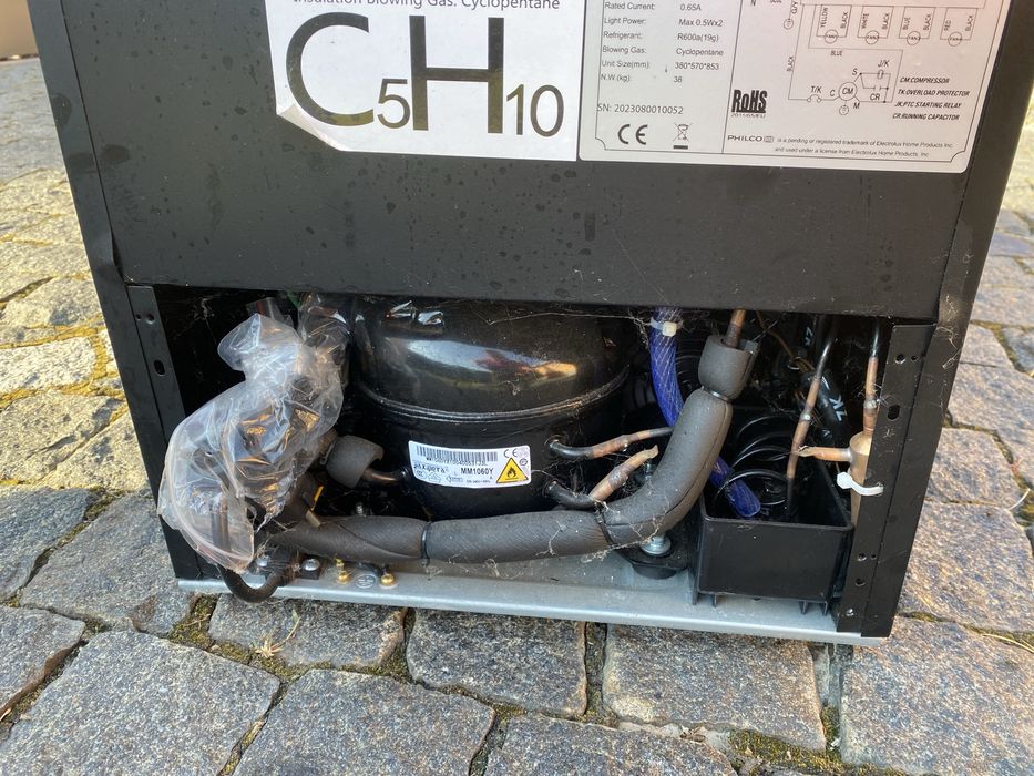 Винна шафа Philco PW 32 GD