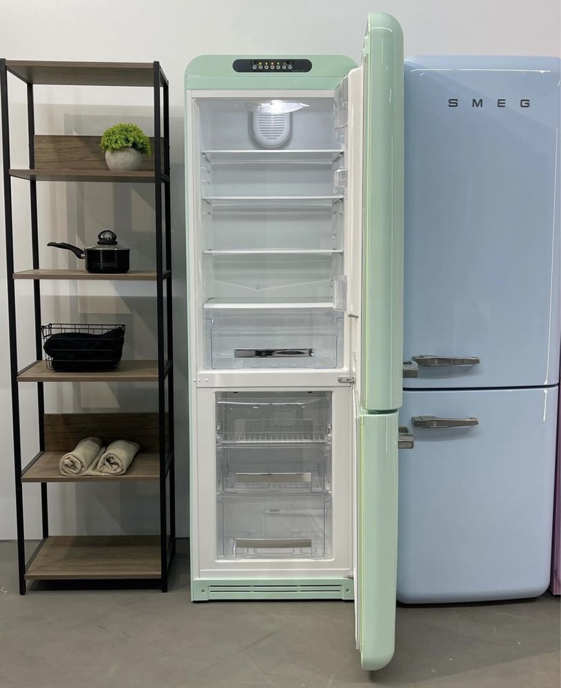 Холодильник SMEG рожевого кольору, зеленого кольору, голубого кольору