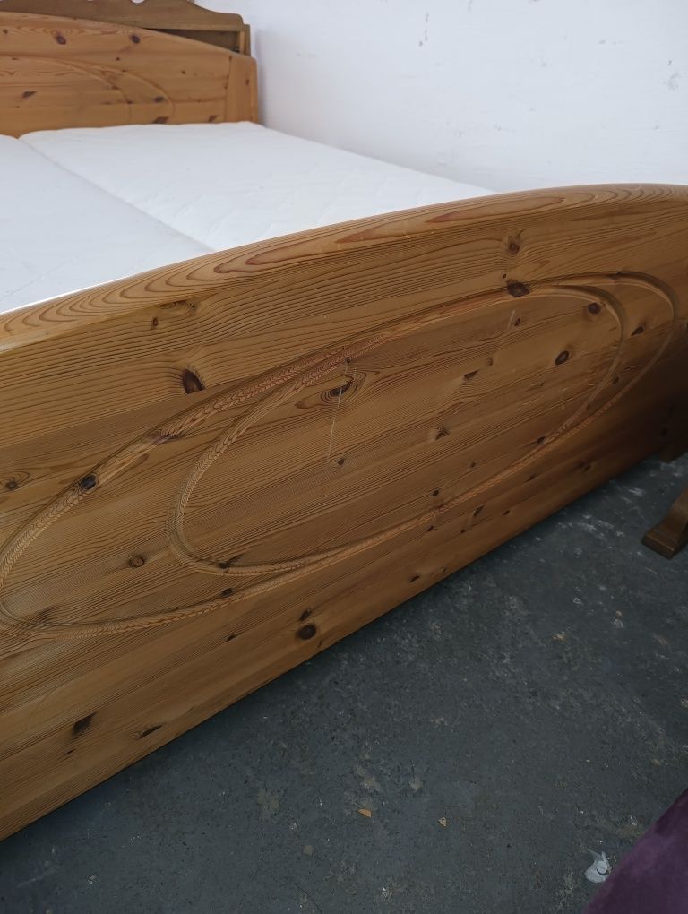 Drewniane łóżko 180 x 200 cm