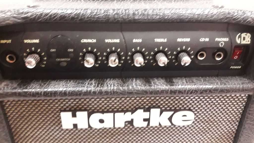 Piec gitarowy Hartke z reverbem i footswitch.