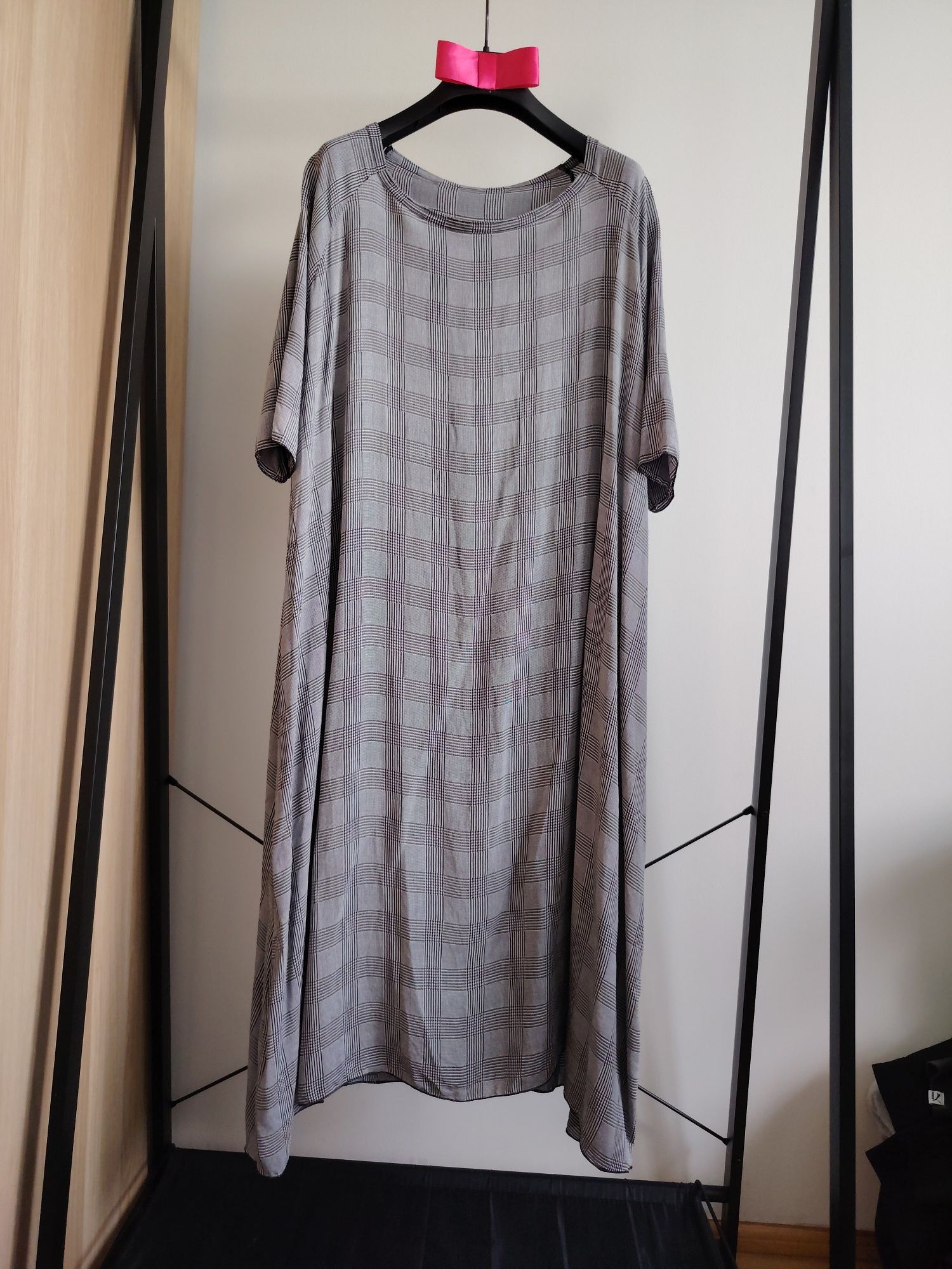 Szara sukienka damska midi krata plus size uni