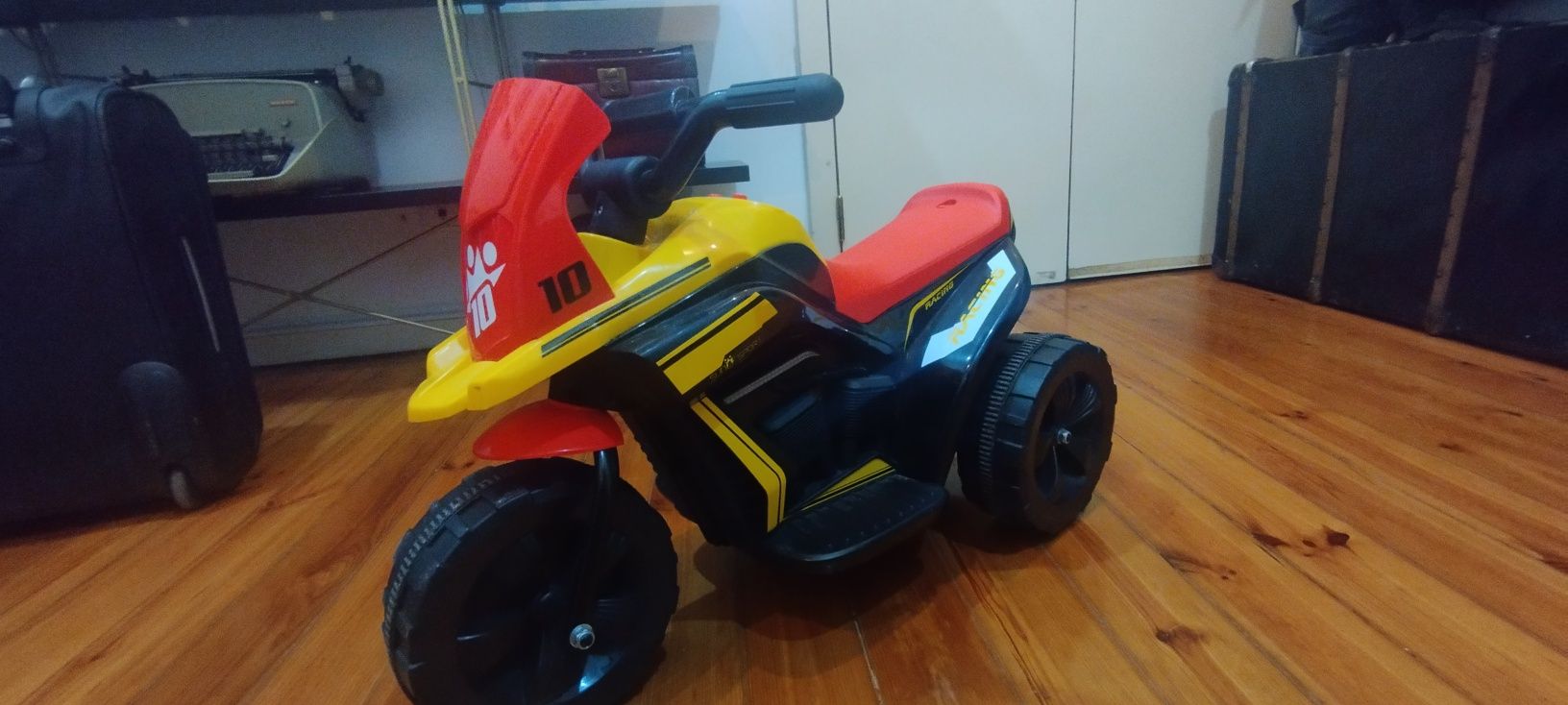Mota elétrica de criança