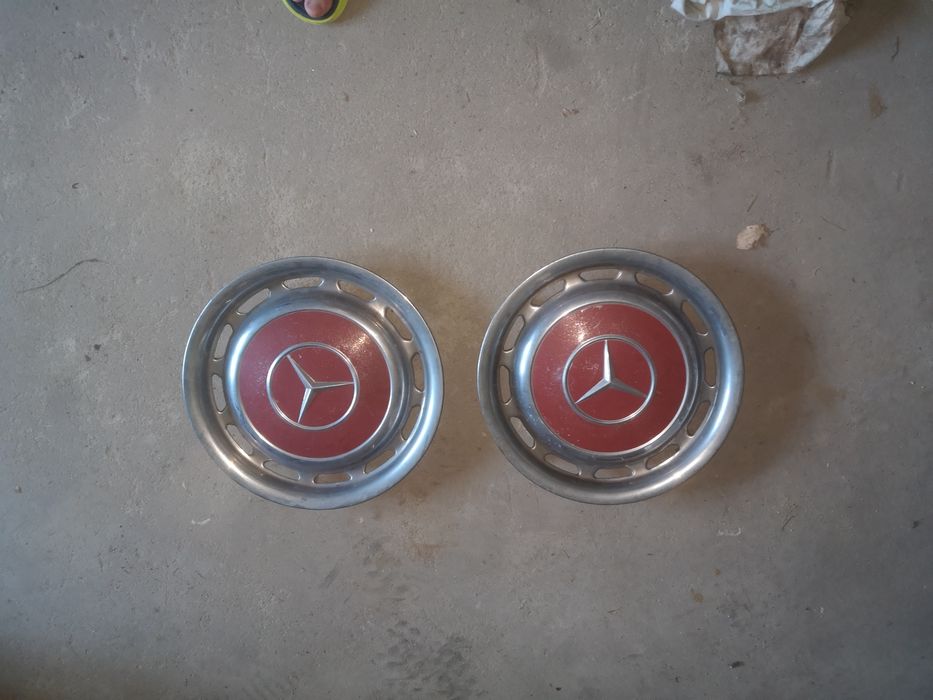 Stare kołpaki Mercedes.