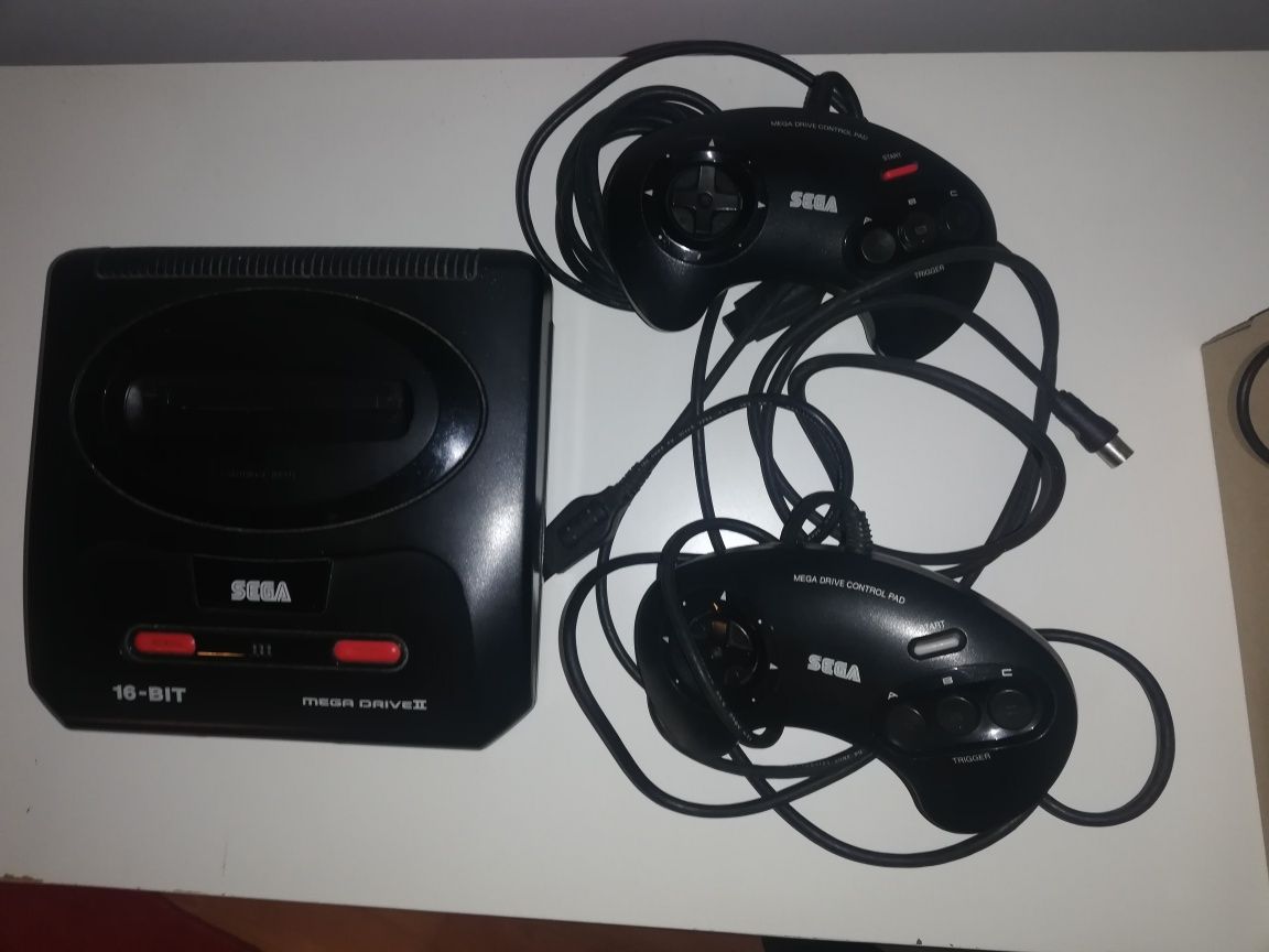 Consola de Jogos SEGA Mega Drive II +2 comandos + cabos