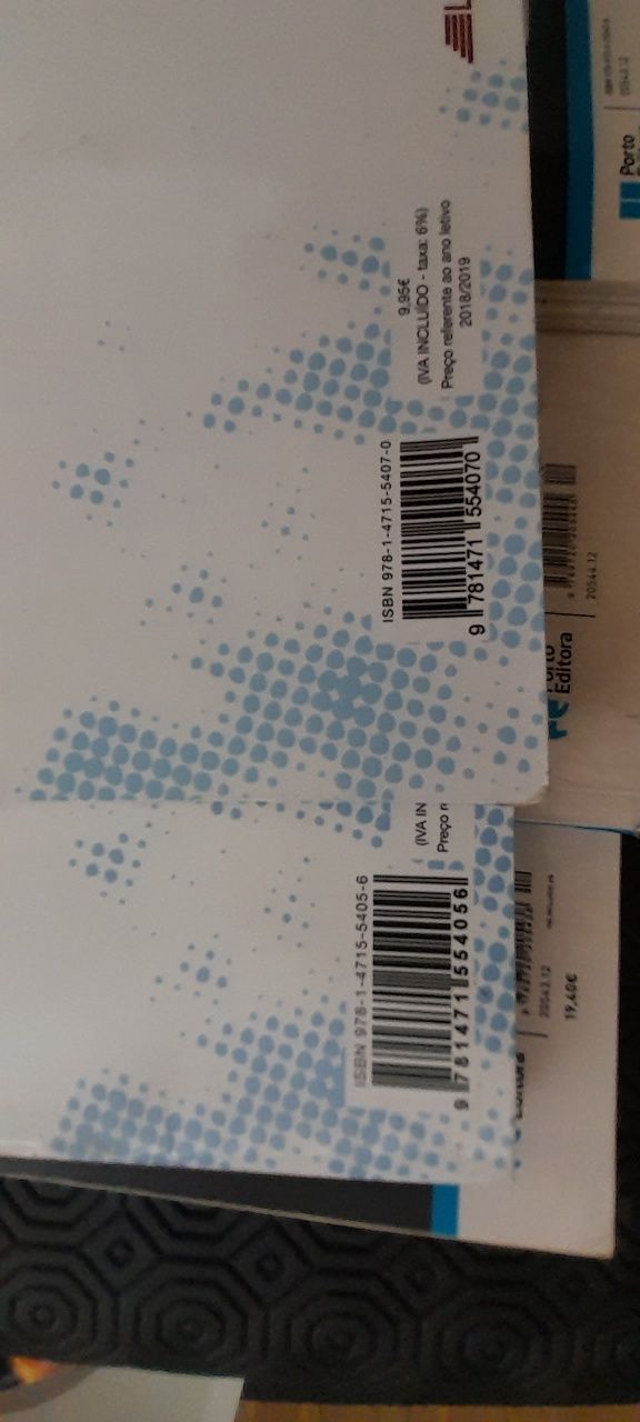 Manuais/livros escolares matemática e inglês 5 ano