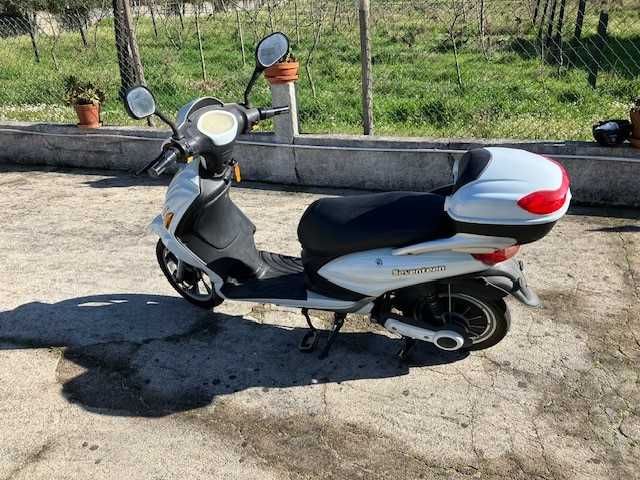 Bicicleta elétrica/Scooter Seventeen | Usada