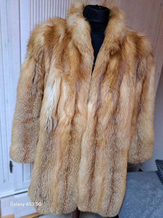 Eleganckie futerko z lisa damskie.