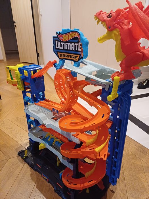 Ultimate garage ze smokiem