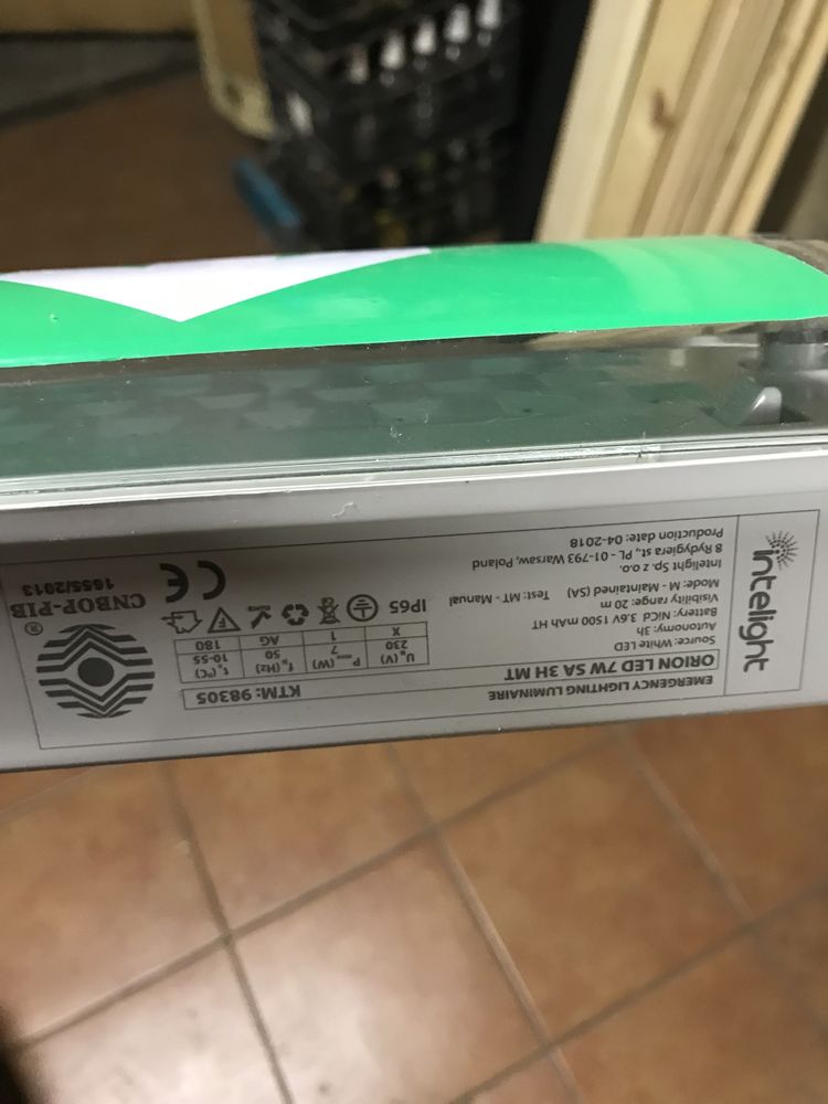 Oprawa oświetlenia awaryjnego i ewakuacyjnego