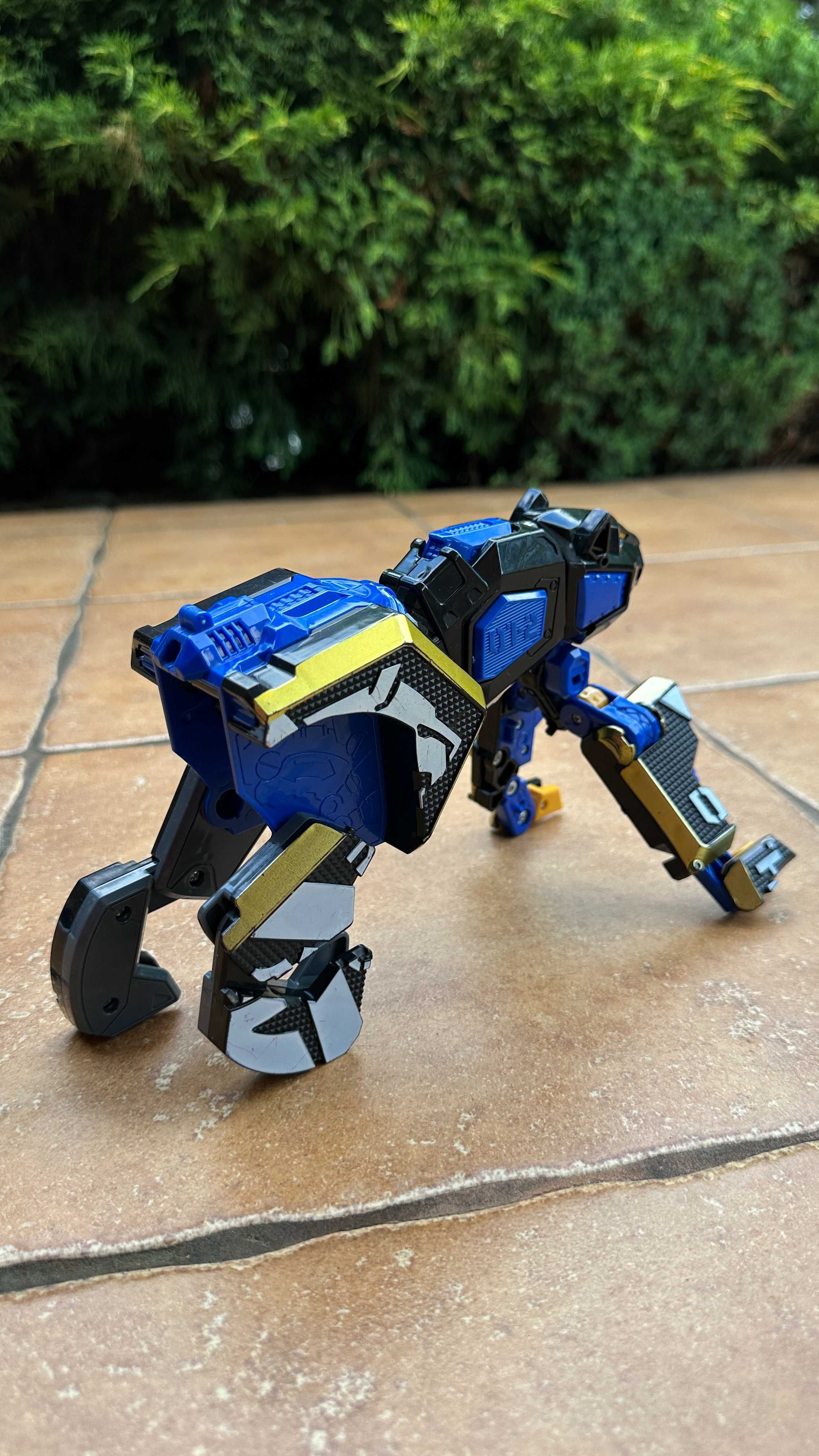 Pantera, robot transformacyjny