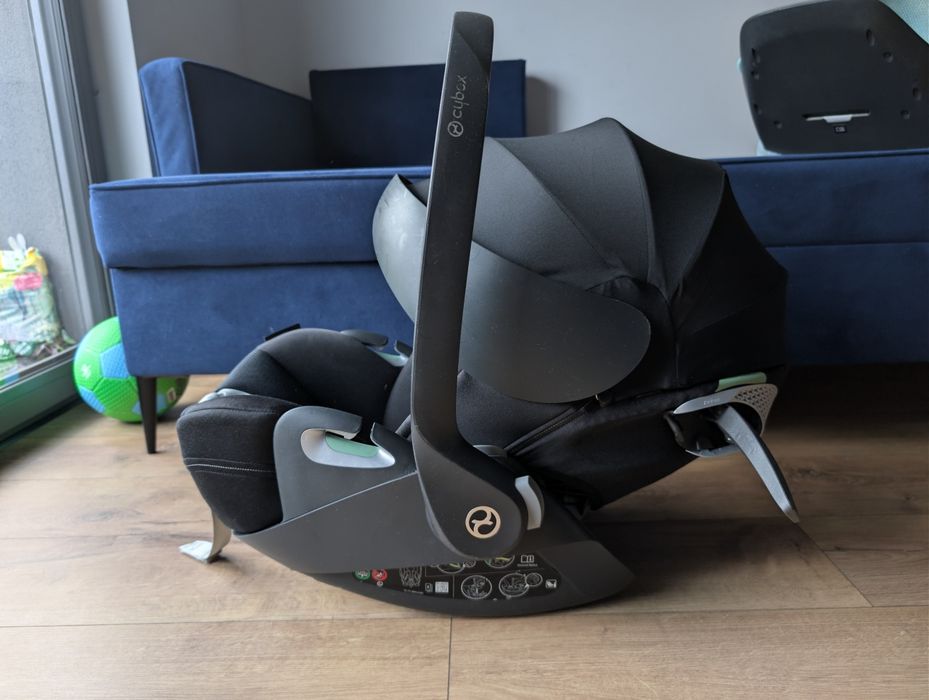 Fotelik Cybex cloud T i-size z bazą.